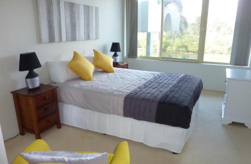 Main Beach Apartment | Contessa Holiday Apartments