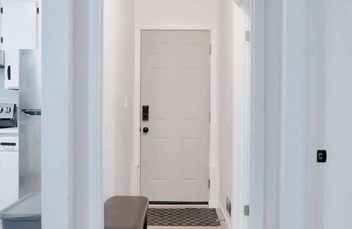Knight House | Convenient & Cozy 8 Beds Home with 3 Free Parking