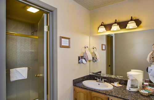 South Lake Tahoe House | Convenient Stay! On-site Pool and Spa, Near Emerald Bay State Park!