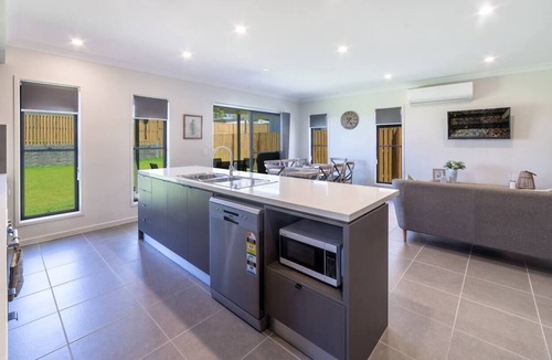 Coomera House | Cool Coomera Family Getaway near Theme Parks