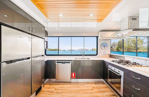 Coomera Boat Rental | Coomera Houseboat Holidays