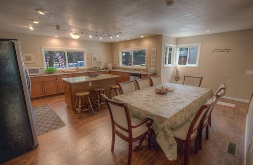 Tahoe Island House | Corner Pocket Chalet | Pool Table | Backyard | BBQ
