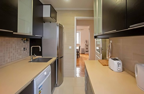 Alcantara Apartment | Cosy 1 BDR Apt Belem Sleeps 4