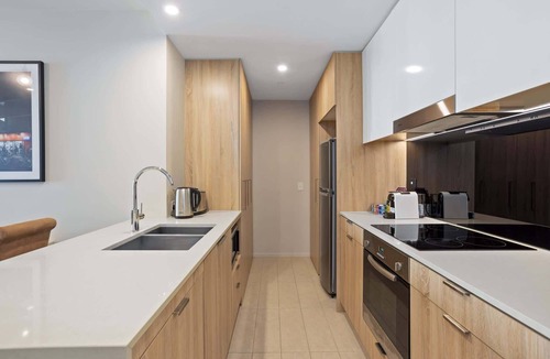 Brisbane Central Business District Apartment | Cosy 1-Bed with River Views, Pool, Gym & BBQ