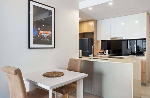 Brisbane Central Business District Apartment | Cosy 1-Bed with River Views, Pool, Gym & BBQ