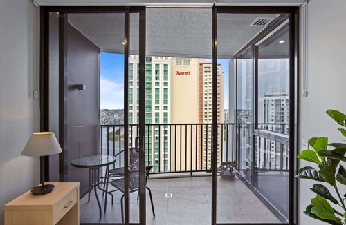 Brisbane Central Business District Apartment | Cosy 1-Bed with River Views, Pool, Gym & BBQ