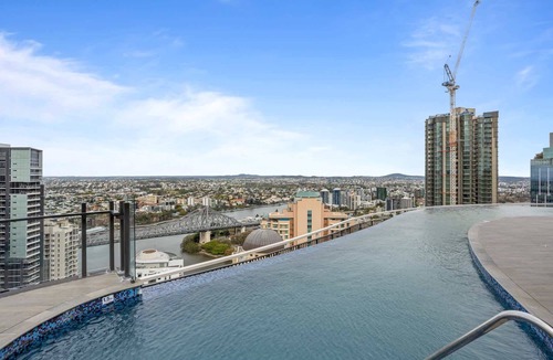 Brisbane Central Business District Apartment | Cosy 1-Bed with River Views, Pool, Gym & BBQ