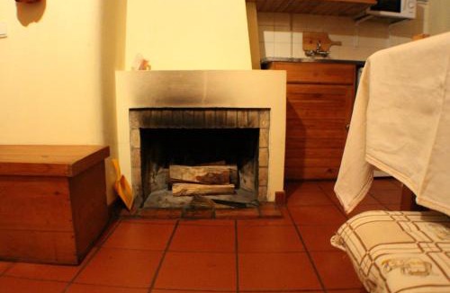 Seia Apartment | Cosy apartment in Seia, 25 sqm, welcoming fireplace