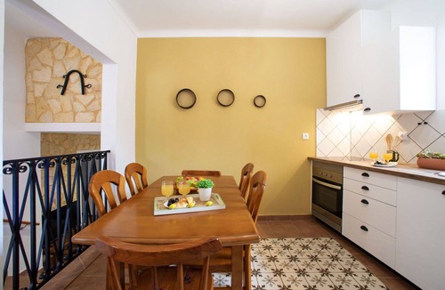 Albufeira House | Cosy apartment in villa for 4 guests with A/C, WIFI, pool, TV and patio