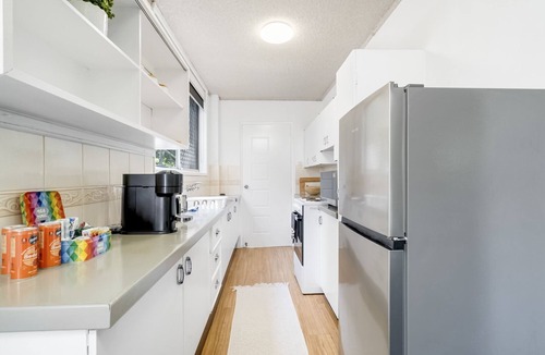 Broadbeach Apartment | Cosy Ground Floor Unit Moments From The Beach