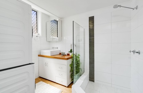 Broadbeach Apartment | Cosy Ground Floor Unit Moments From The Beach