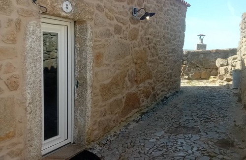 Almeida Cottage | Cosy Stone Cottage in a Beautiful Medieval Village overlooking the Coa Valley