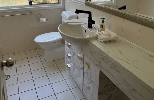 Coombabah Villa | Cosy Villa in the Golf Course