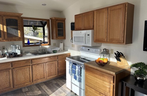 Marine Terrace House | Cottage By The Sea And Trails. Blocks from the Fiscalini Preserve.