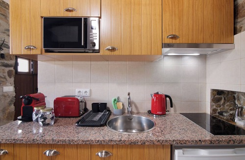 Gioes House | Country House 'Casa Das Colmeias' with Mountain View, Wi-Fi and Air Conditioning