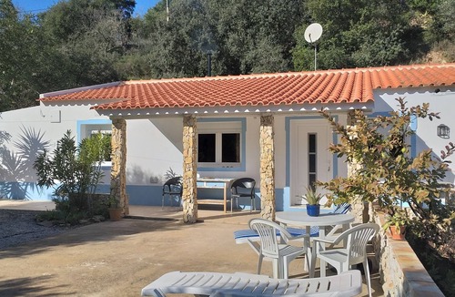 Santa Catarina da Fonte do Bispo House | COUNTRY HOUSE WITH SWIMMING POOL, IN A QUIET LOCATION 15 MINUTES FROM THE BEACH