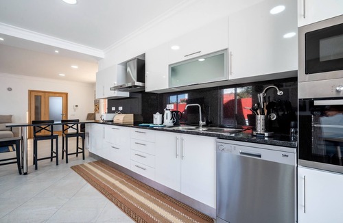 Santo Estevao Villa | Countryside modern villa with pool