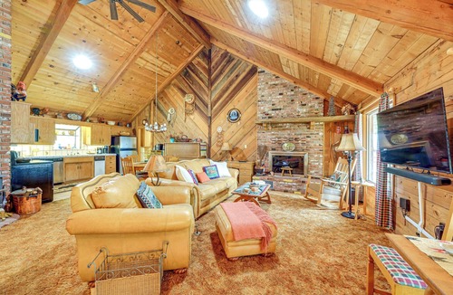 Badger Cottage | Countryside Views: Family-friendly Badger Cabin
