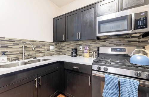 Ladera Heights Apartment | Cozy 1-bedroom apartment near LAX and SoFi stadium! Free parking!