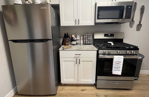 Porterville Apartment | Cozy 1-bedroom apartment with a pulled out couch and WiFi in lovely Porterville