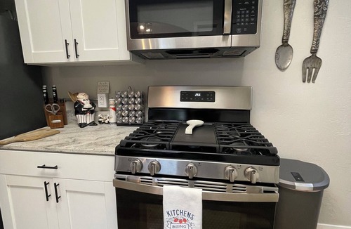 Porterville Apartment | Cozy 1-bedroom apartment with a pulled out couch and WiFi in lovely Porterville