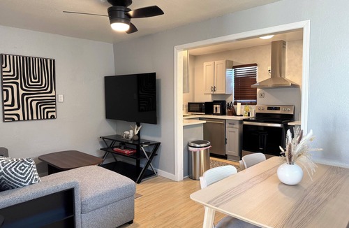 Hanford Apartment | Cozy 1-Bedroom Retreat with In-Unit Laundry