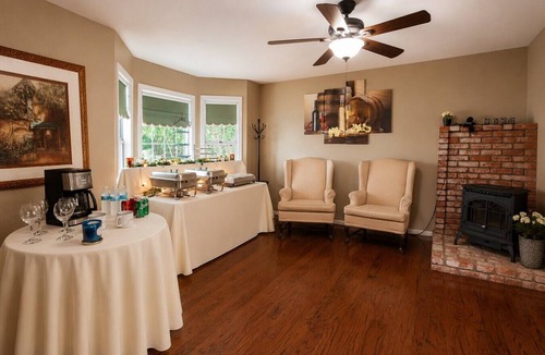 Julian House | Cozy 10 guest, 4 Bedroom, 2 Bath, Pet Friendly, 2-minute walk to downtown Julian