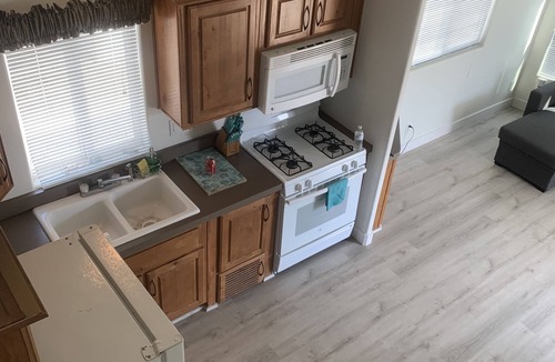 Ehrenberg Cottage | Cozy 2 bedroom Cottage by the River