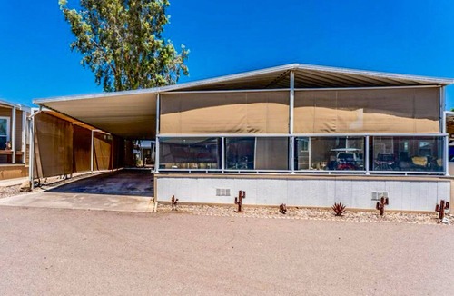Lake Havasu City House | Cozy 2-bedroom mobile home steps from Lake Havasu water with private boat launch