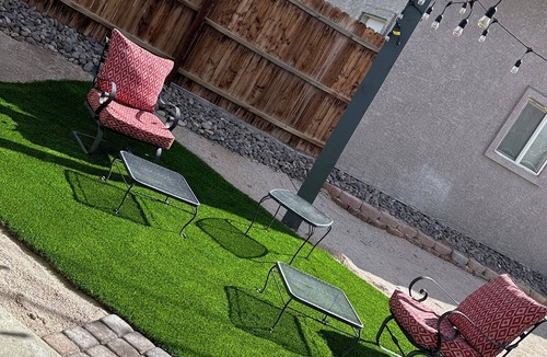 Sunrise Manor House | Cozy 3-bedroom house in delightful Las Vegas with Pool, WiFi, AC