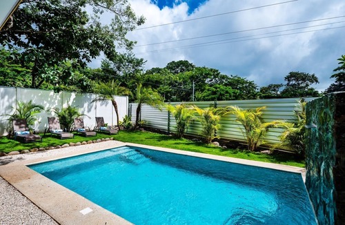 Paraiso House | Cozy 3bd private house & pool & walk to beach - Pets welcome!