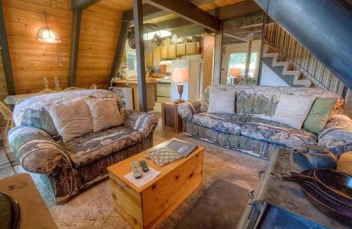 Pioneer Trail Ski Chalet | Cozy A-Frame with Barbecue in Tahoe, California