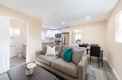 La Puente House | Cozy back house/ In-law suite for 4; 2 beds!