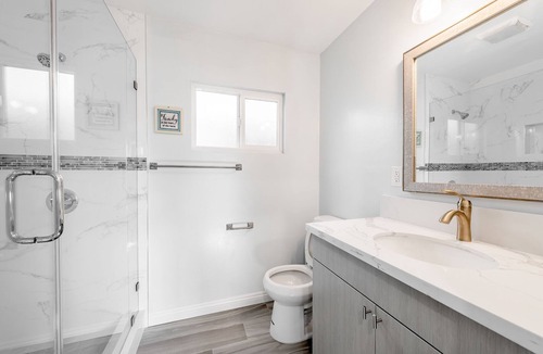 La Puente House | Cozy back house/ In-law suite for 4; 2 beds!
