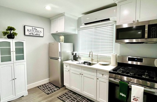 Norwalk House | Cozy Back House near Los Angeles