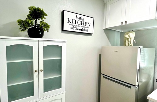 Norwalk House | Cozy Back House near Los Angeles