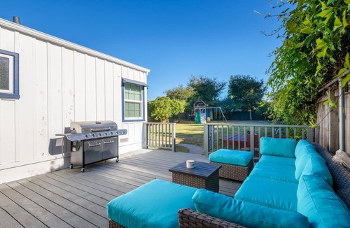 Carpinteria House | Cozy Beach Cottage Steps from World Famous Beach