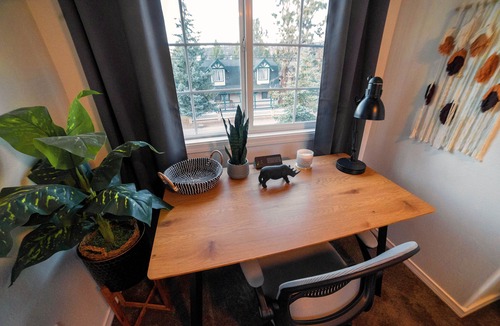 Woodlands House | COZY BEAR CABIN-BRAND NEW STYLISH GETAWAY!