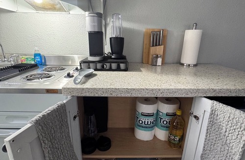 Summerlin Cabin | Cozy cabin in safe neighborhood fabulous Las Vegas with WiFi, AC