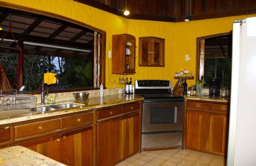 Puerto Viejo de Talamanca House | Cozy Carribean style 3 Bedroom House-50m from the beach!