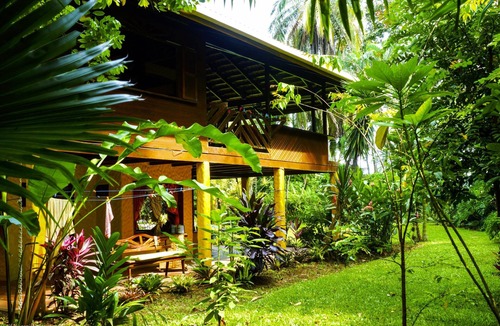 Puerto Viejo de Talamanca House | Cozy Carribean style 3 Bedroom House-50m from the beach!