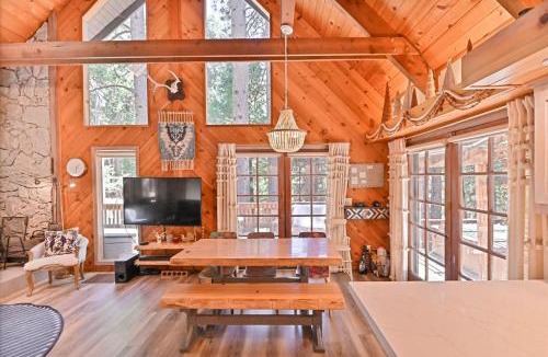Arnold Ski Chalet | Cozy Chic Chalet - Enchanting & Fun Family Retreat - Hot Tub & Fire Pit - Dog Friendly