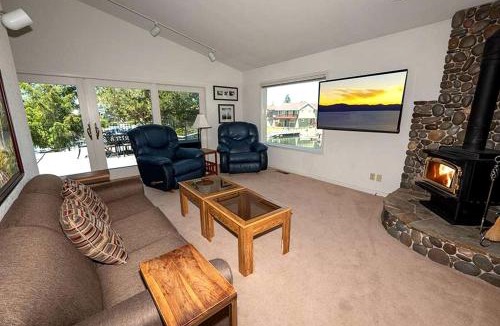 Tahoe Keys House | Cozy Cottage with Fireplace in South Lake Tahoe, California