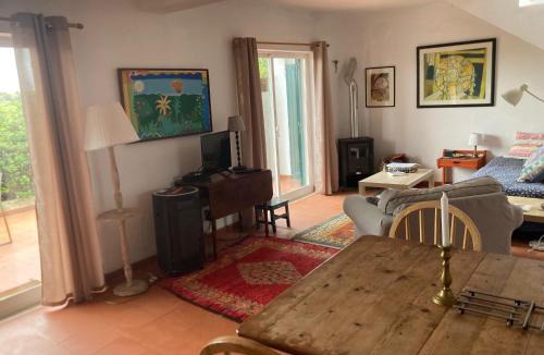 Azoia House | Cozy Country House near Beaches