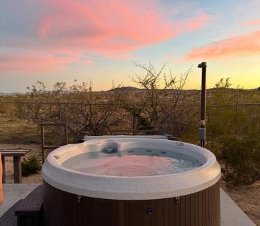 Landers House | Cozy Desert Haven - Joshua Tree views and Hot Tub