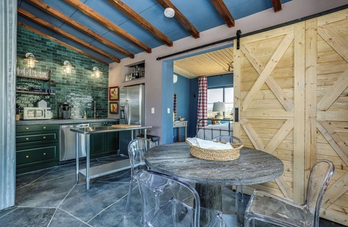 Landers House | Cozy Desert House with Joshua Tree Views