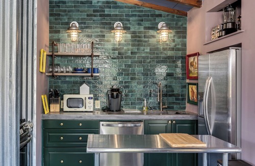 Landers House | Cozy Desert House with Joshua Tree Views