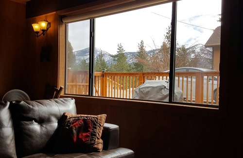 Moonridge Cabin | Cozy Dog Friendly Cabin, Sunset/Star Views from Hot Tub. Air Conditioning!