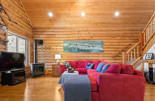 Bear Valley House | Cozy, Family-Friendly Log Cabin - Home #152 by RedAwning