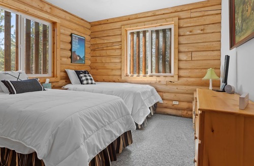 Bear Valley House | Cozy, Family-Friendly Log Cabin - Home #152 by RedAwning